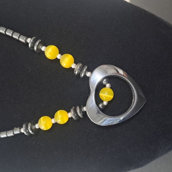 Hematite Heart Pendant Necklace with Yellow Cats Eye Beads - Picture 4 of 10